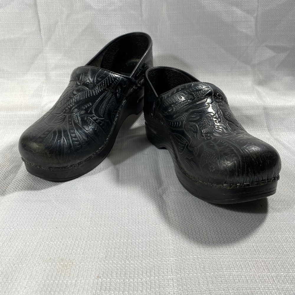 Dansko Professional Black Embossed Floral Leather Clogs Shoe Womens 38 906020202